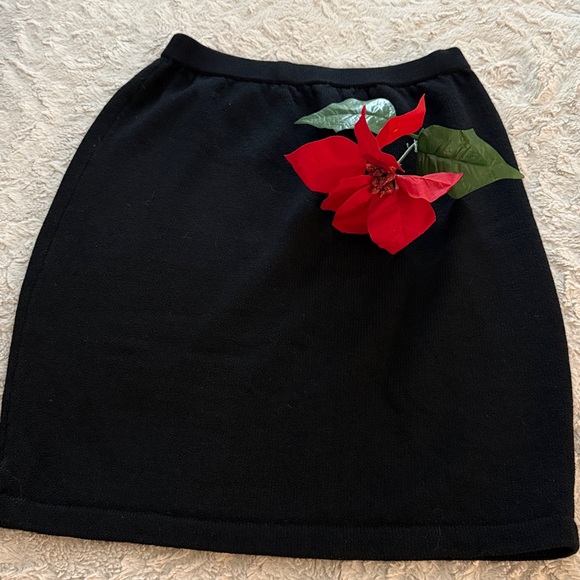 St. John Classic Black Pencil Skirt